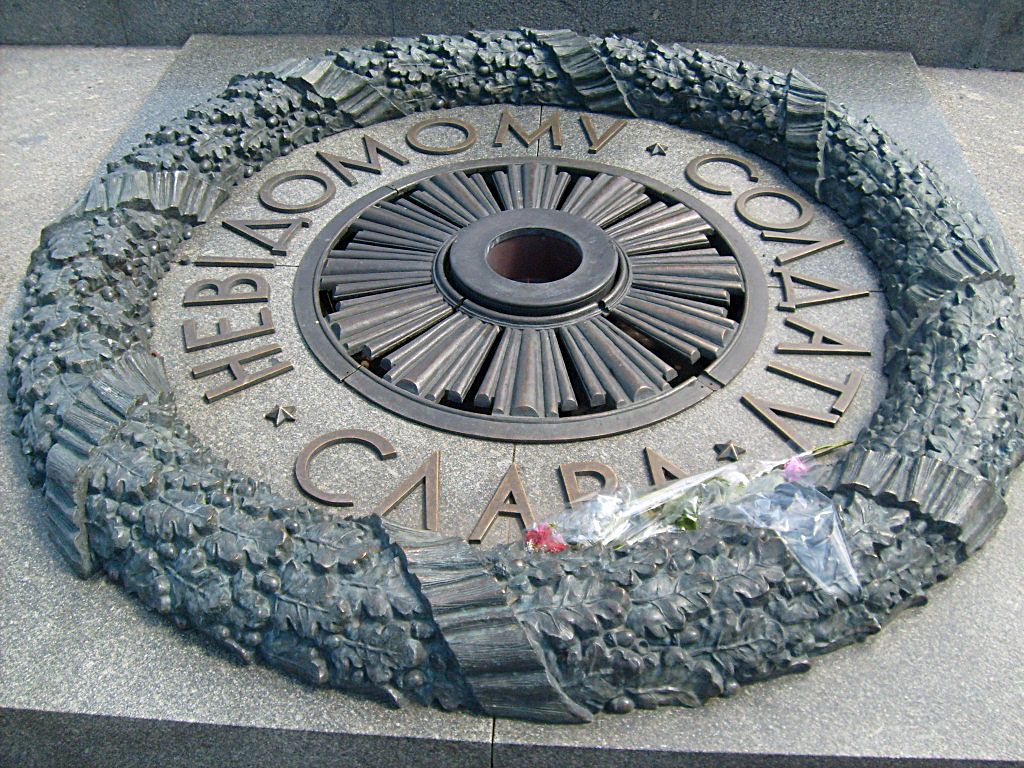 Eternal_flame_in_Kiev.JPG