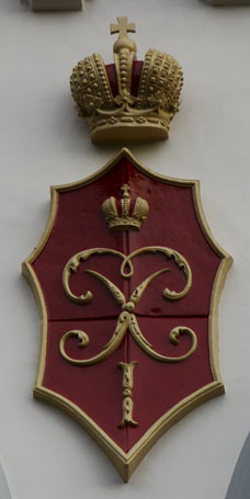 петергофский герб щит.jpg