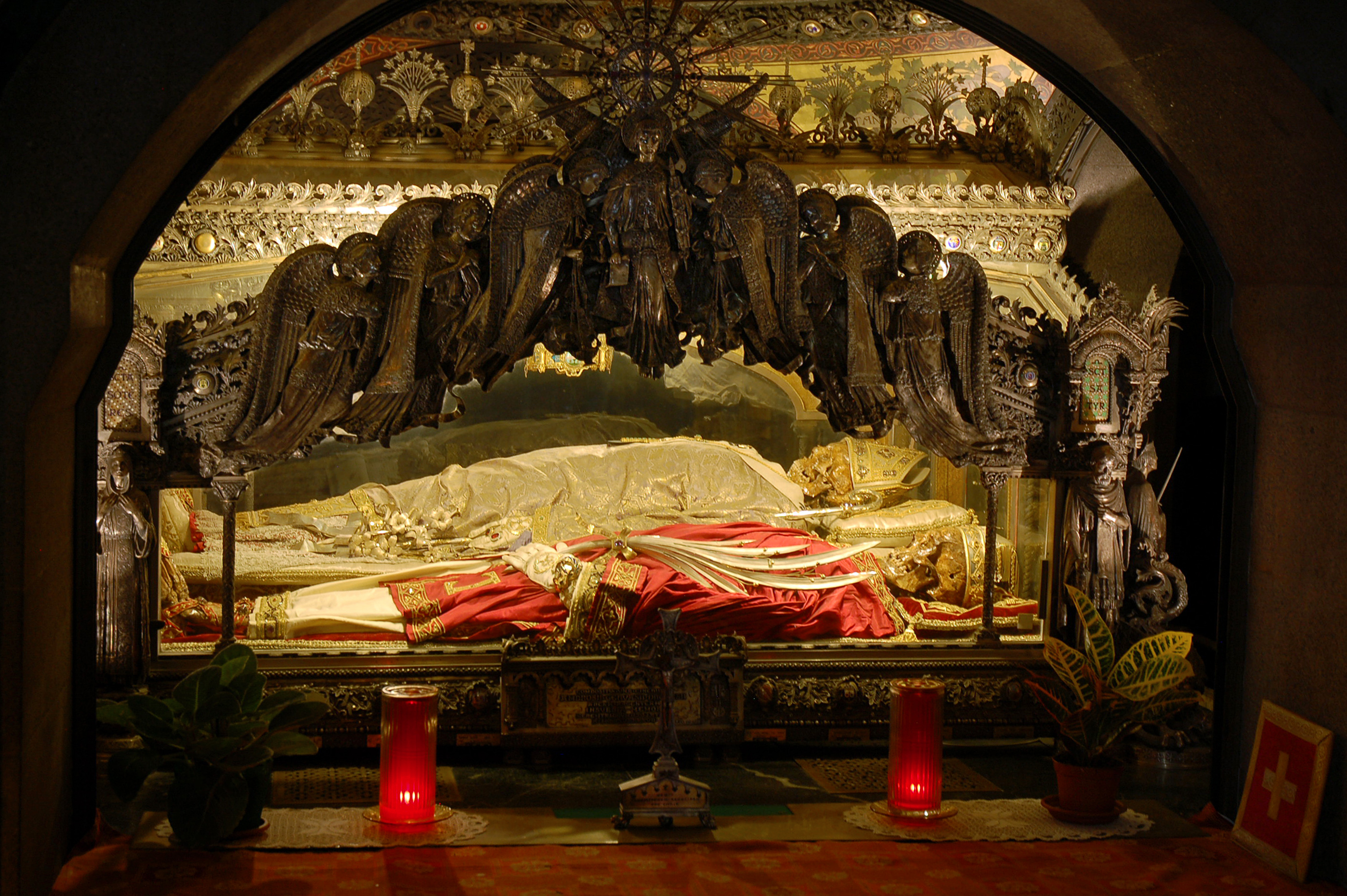'Ambrogio,_Milan.jpg