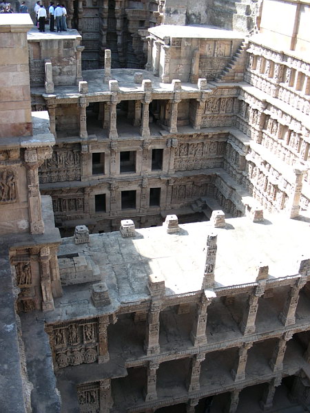 Patan_Rani-ki-vav09.jpg