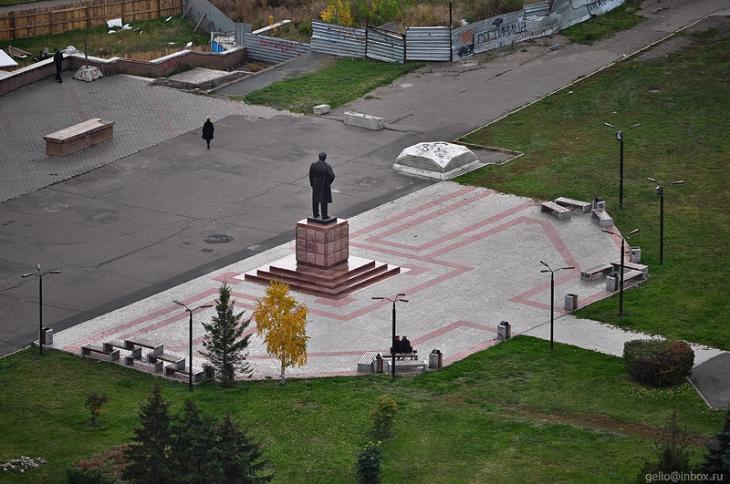 Памятник В. Астафьеву.jpg