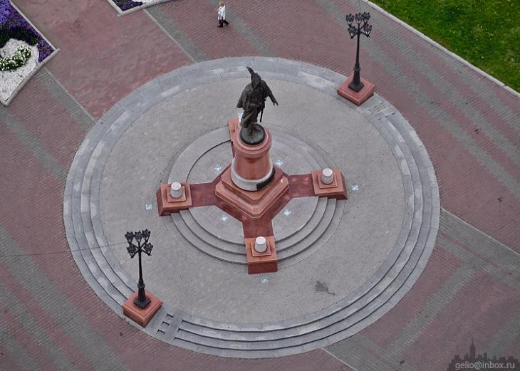 Памятник командору Резанову (2007).jpg