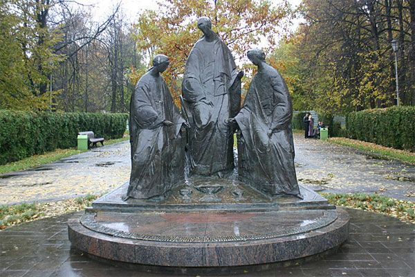 Скульптурная композиция «Троица» 1995г..jpg