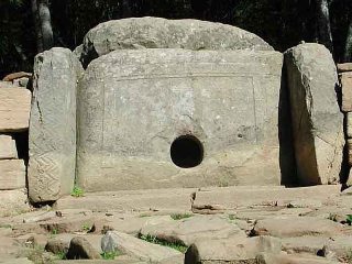 1328605954_dolmen.jpg