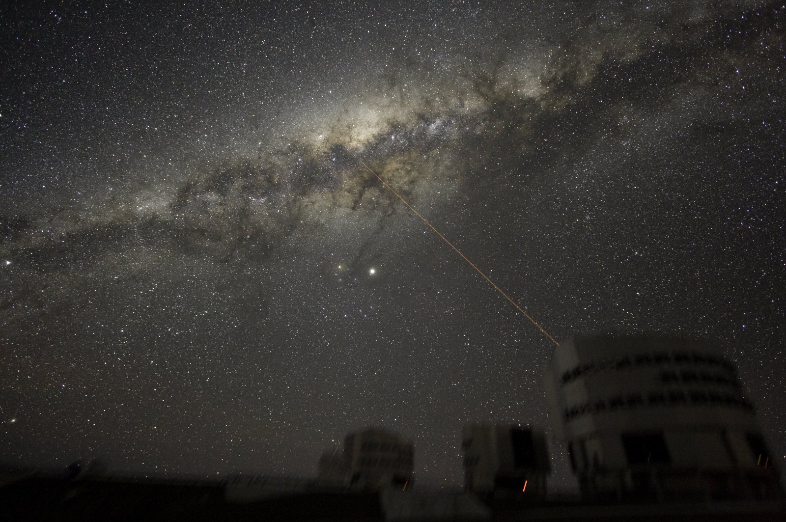ESO-VLT-Laser-phot-33a-07.jpg